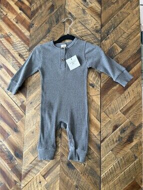 NWT Boutique Gray Ribbed Jumpsuit 3-6M Long Sleeve One Piece Romper
